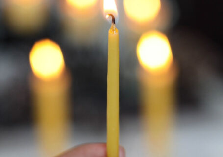 beeswax party candles are dripless for a clean burn