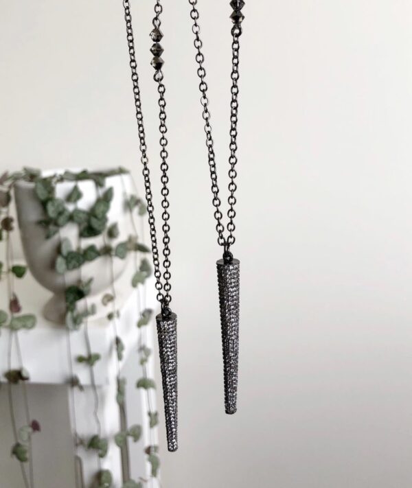 raven spike necklace